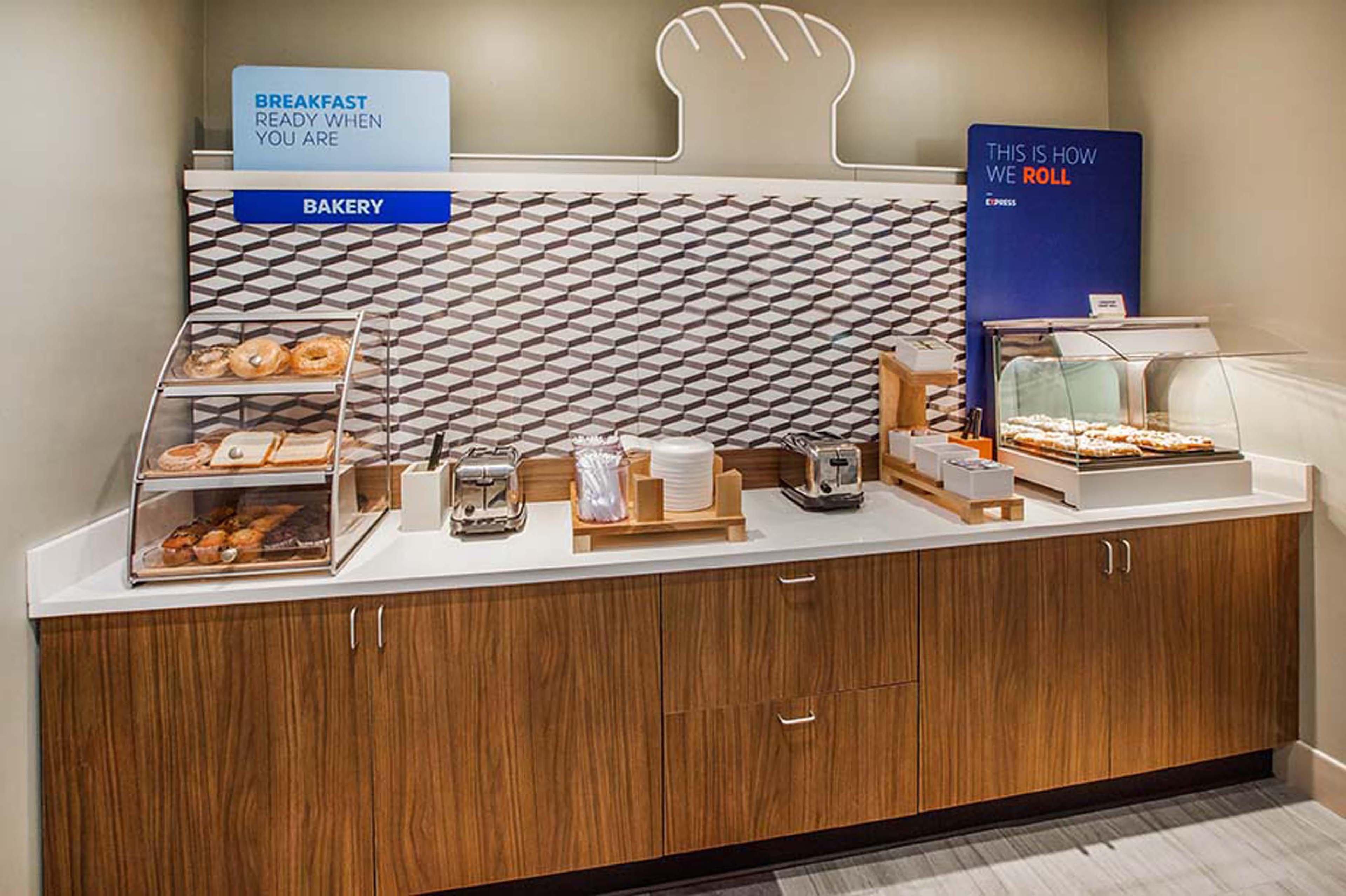 Holiday Inn Express Hotel & Suites Watertown - Thousand Islands By Ihg المظهر الخارجي الصورة