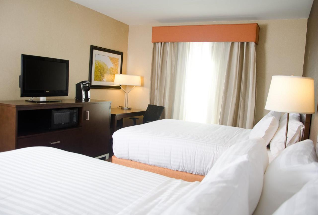 Holiday Inn Express Hotel & Suites Watertown - Thousand Islands By Ihg المظهر الخارجي الصورة