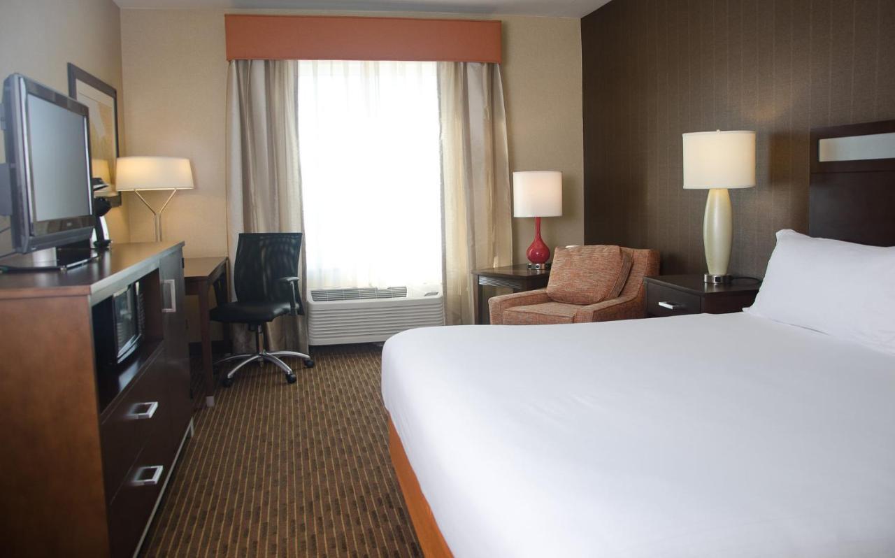 Holiday Inn Express Hotel & Suites Watertown - Thousand Islands By Ihg المظهر الخارجي الصورة