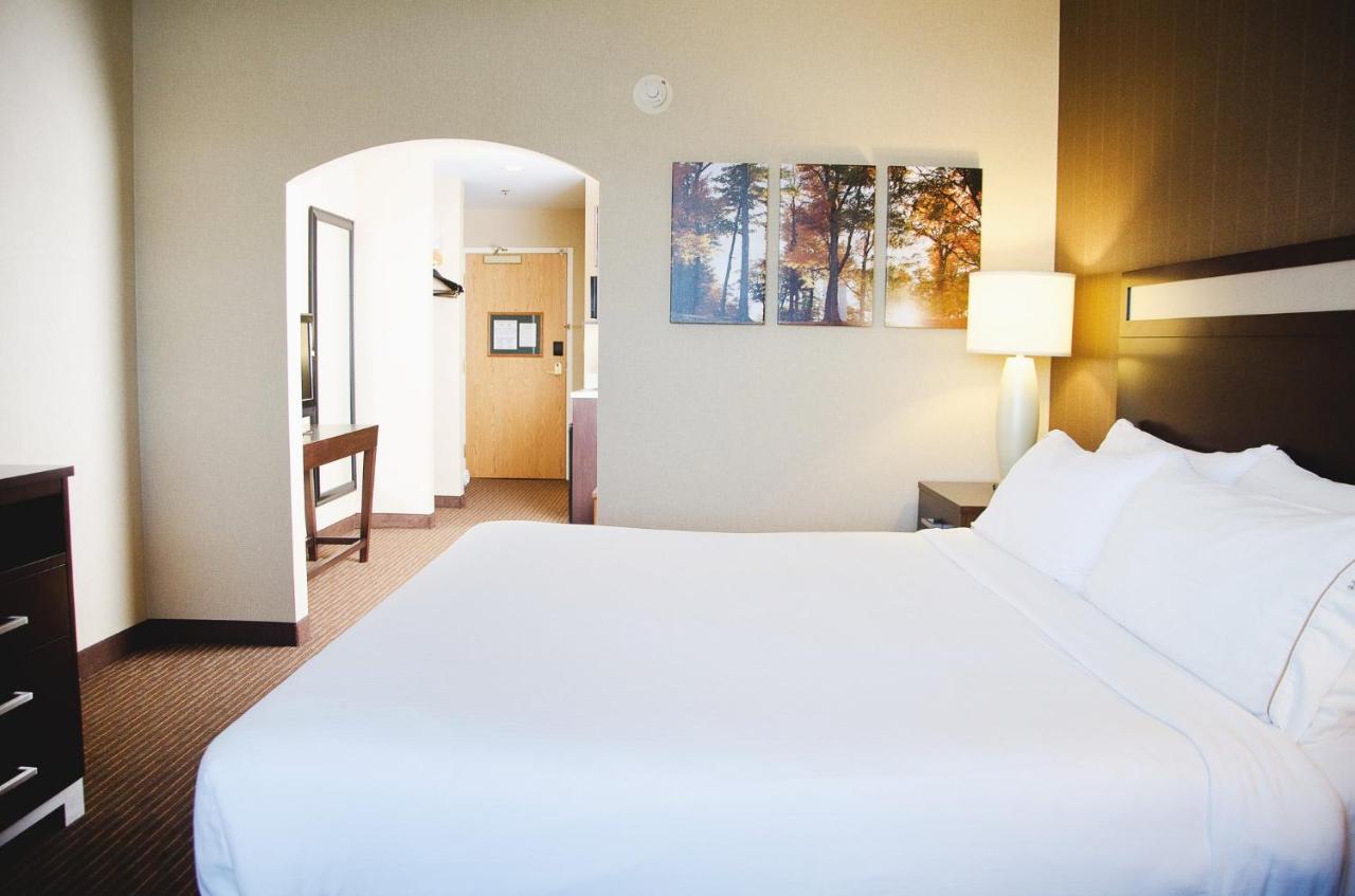 Holiday Inn Express Hotel & Suites Watertown - Thousand Islands By Ihg المظهر الخارجي الصورة