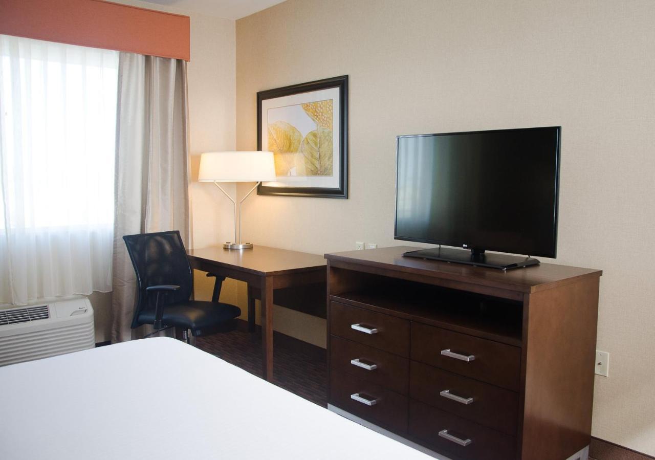Holiday Inn Express Hotel & Suites Watertown - Thousand Islands By Ihg المظهر الخارجي الصورة