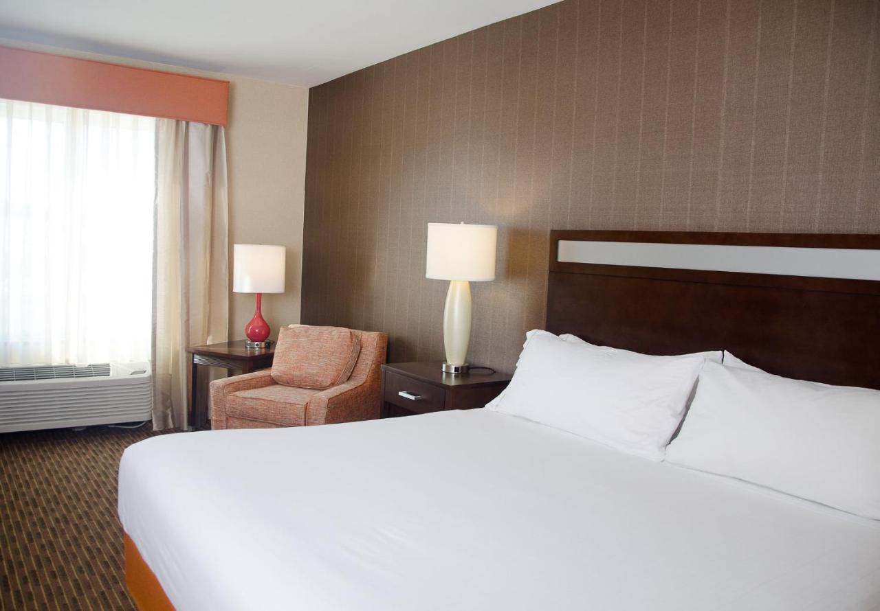 Holiday Inn Express Hotel & Suites Watertown - Thousand Islands By Ihg المظهر الخارجي الصورة