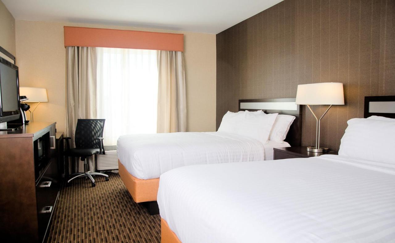 Holiday Inn Express Hotel & Suites Watertown - Thousand Islands By Ihg المظهر الخارجي الصورة