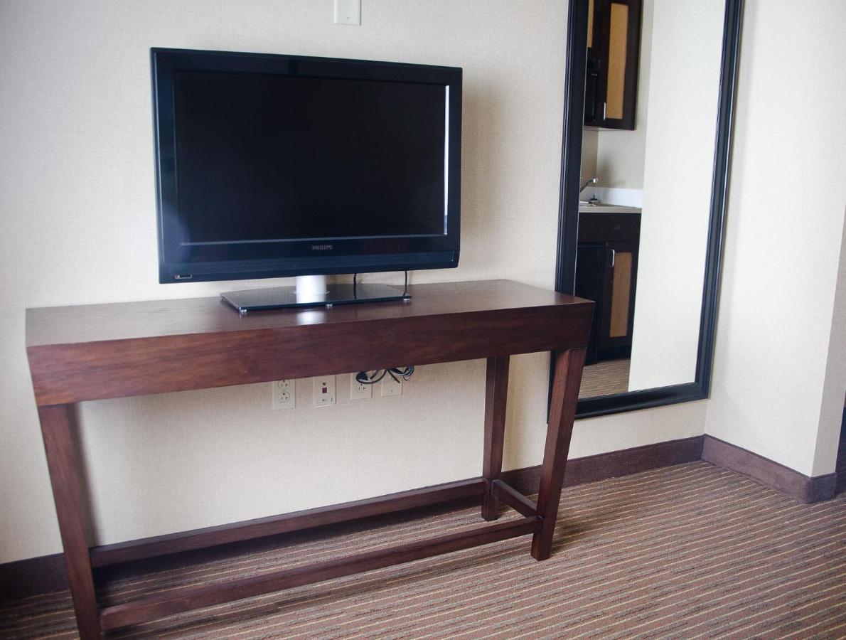 Holiday Inn Express Hotel & Suites Watertown - Thousand Islands By Ihg المظهر الخارجي الصورة