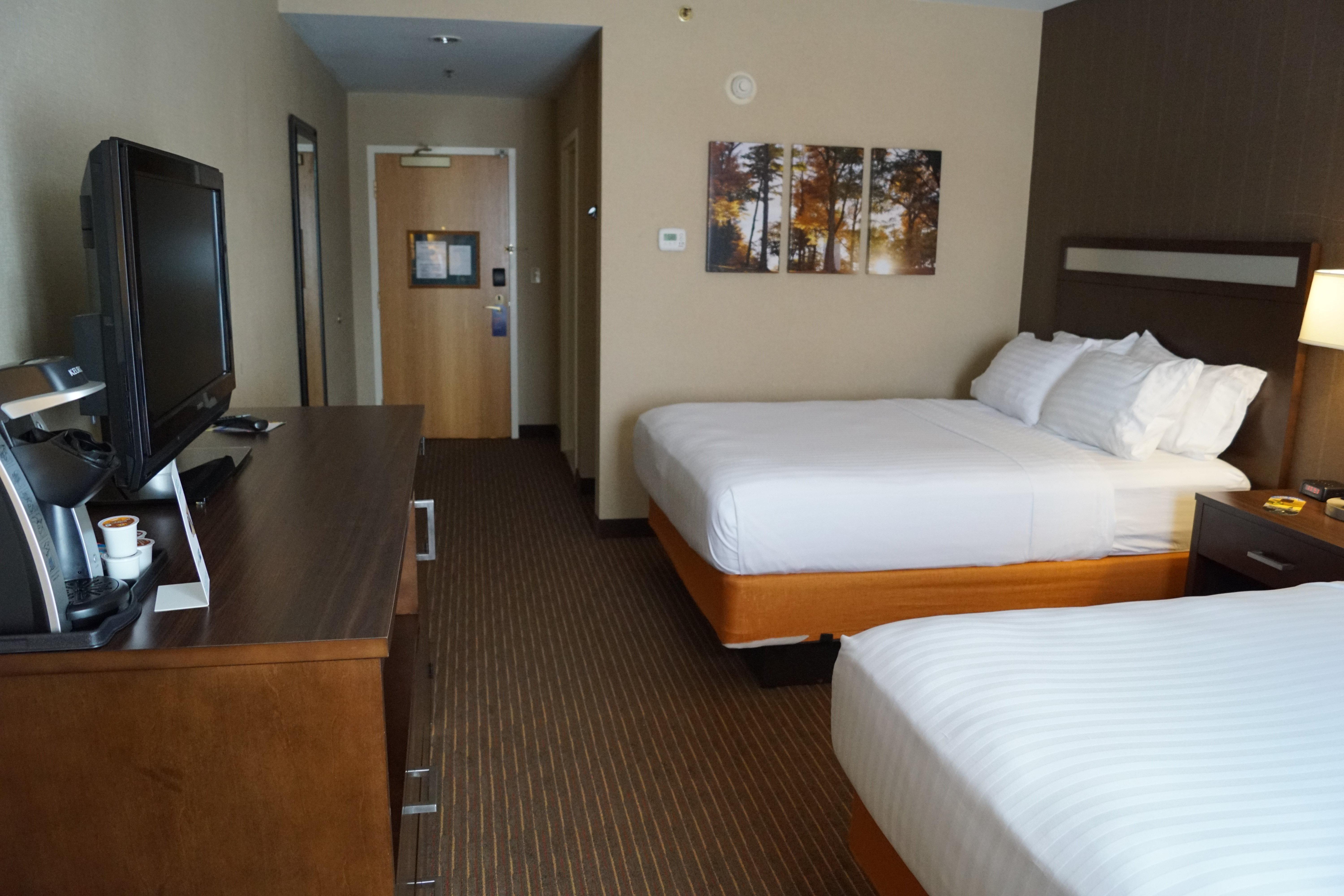 Holiday Inn Express Hotel & Suites Watertown - Thousand Islands By Ihg المظهر الخارجي الصورة