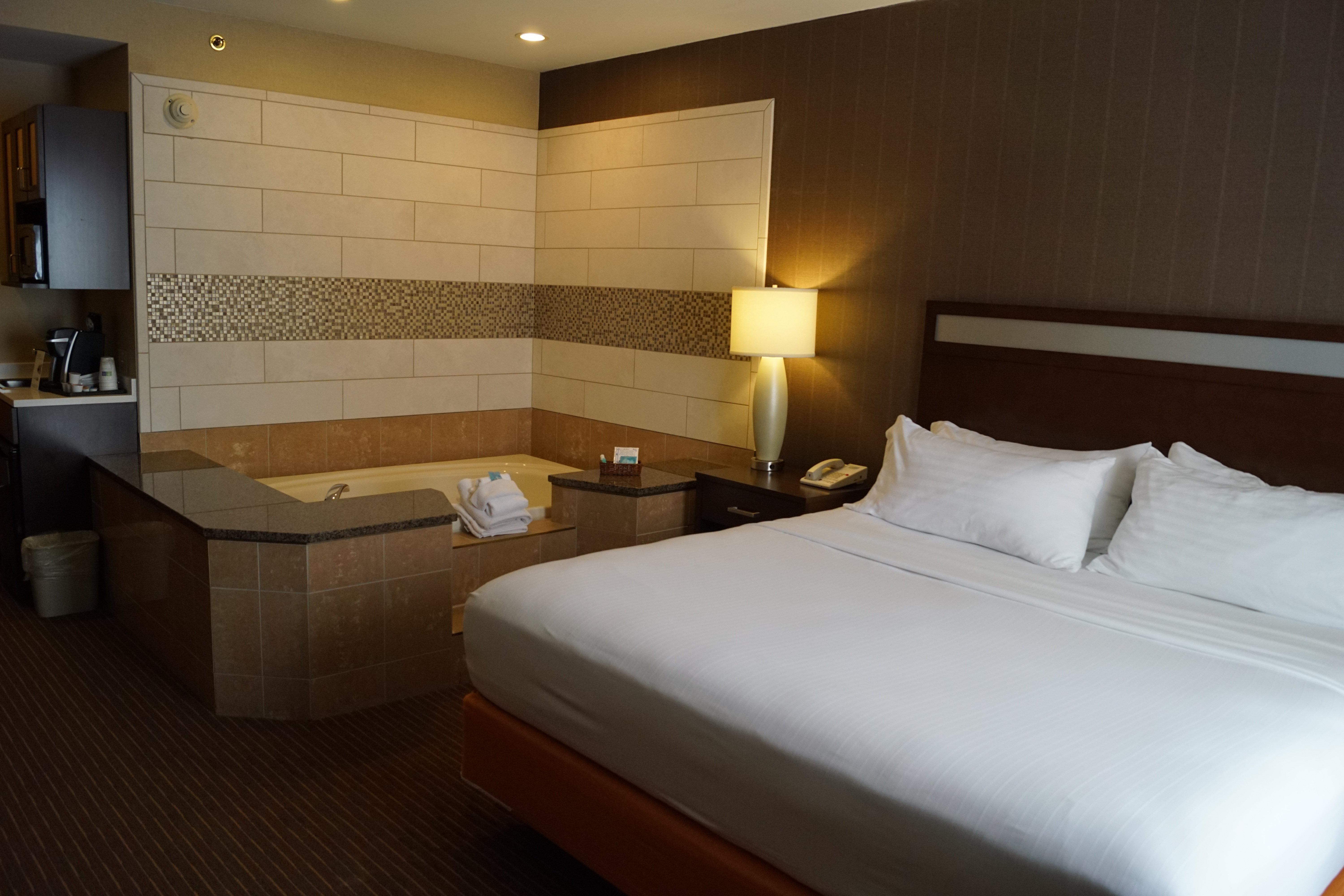 Holiday Inn Express Hotel & Suites Watertown - Thousand Islands By Ihg المظهر الخارجي الصورة