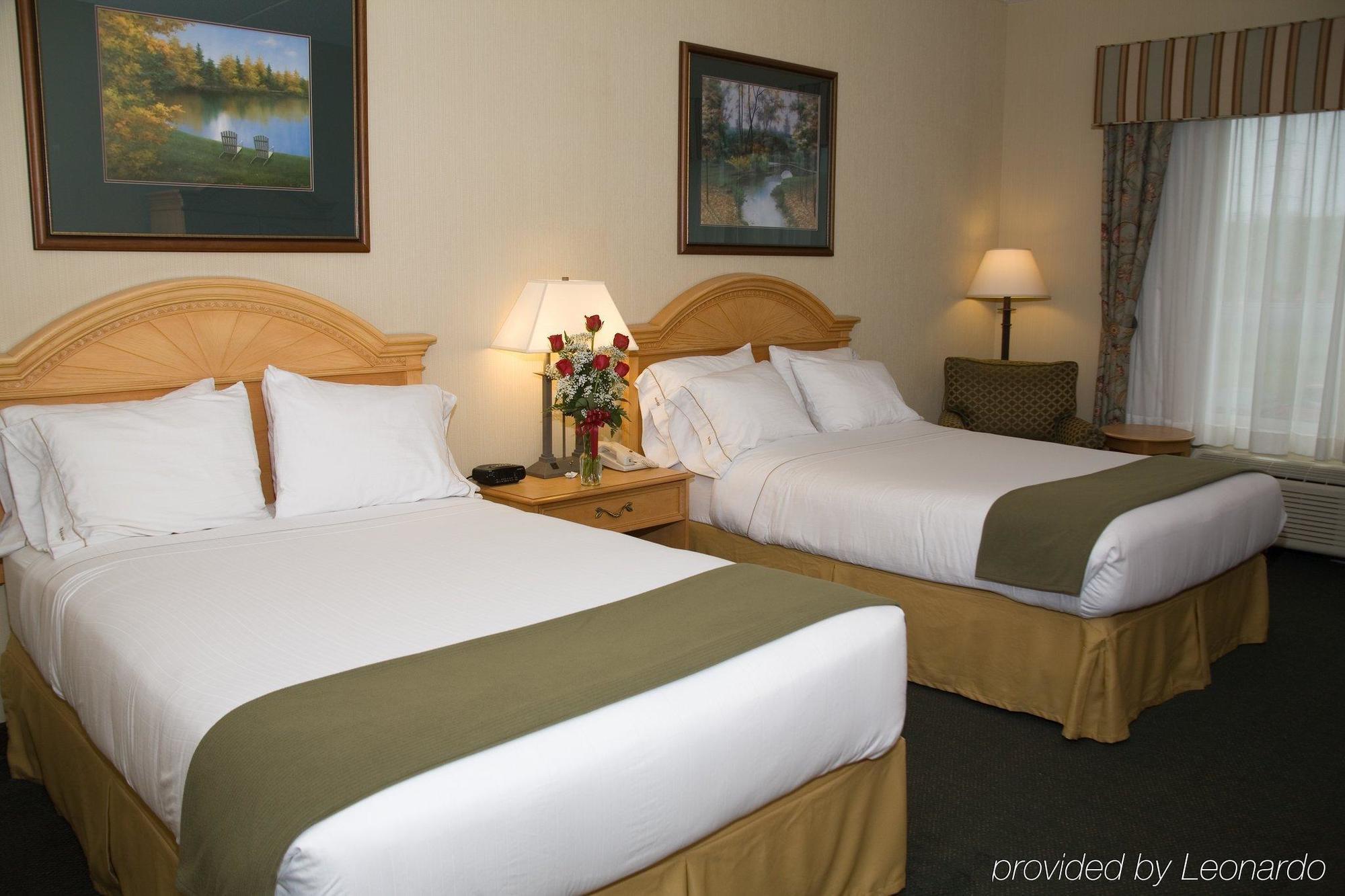 Holiday Inn Express Hotel & Suites Watertown - Thousand Islands By Ihg الغرفة الصورة