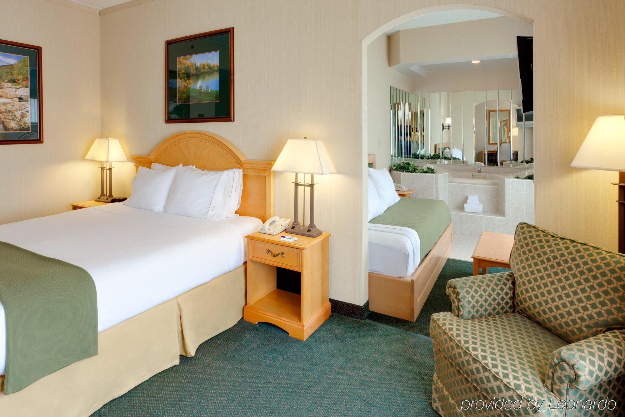 Holiday Inn Express Hotel & Suites Watertown - Thousand Islands By Ihg الغرفة الصورة