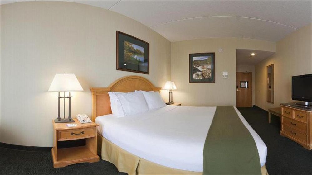Holiday Inn Express Hotel & Suites Watertown - Thousand Islands By Ihg المظهر الخارجي الصورة