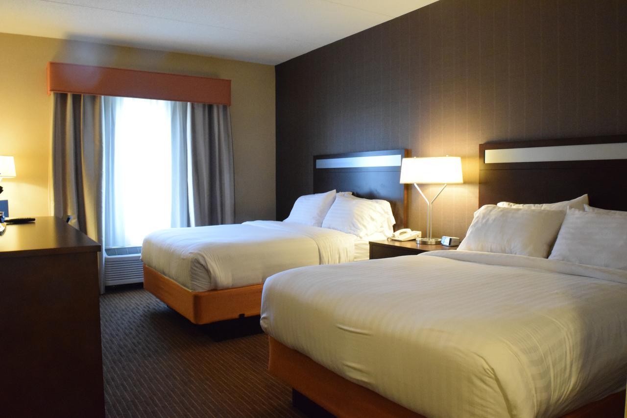 Holiday Inn Express Hotel & Suites Watertown - Thousand Islands By Ihg المظهر الخارجي الصورة
