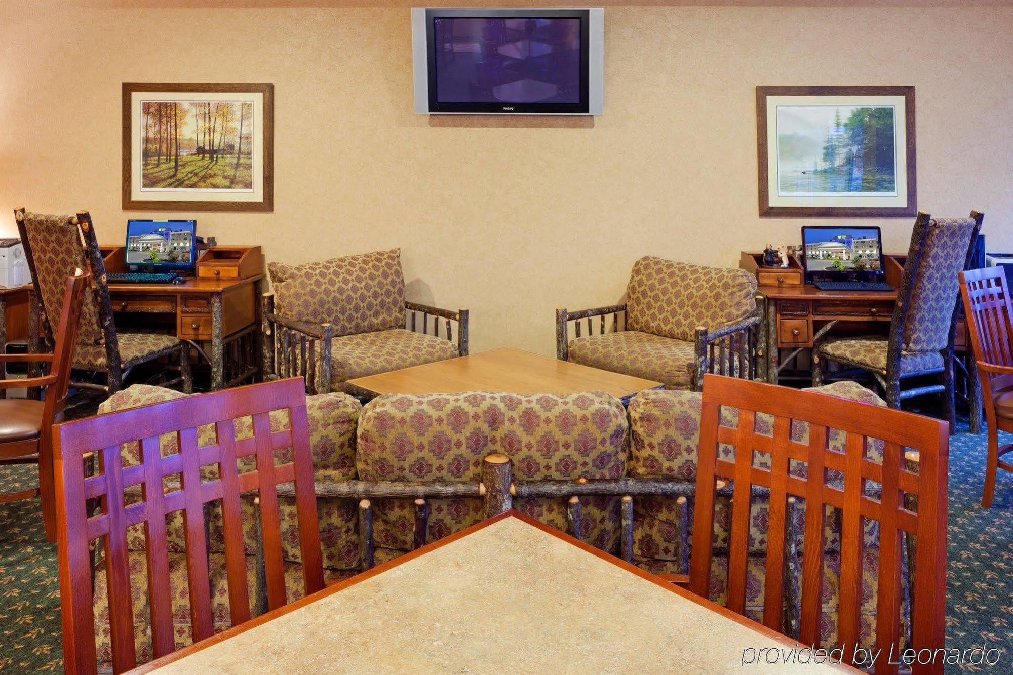 Holiday Inn Express Hotel & Suites Watertown - Thousand Islands By Ihg المظهر الخارجي الصورة